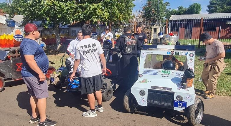 Los autos fueron elaborados con materiales reciclados. Foto: Gentileza: Gaceta Guaireña