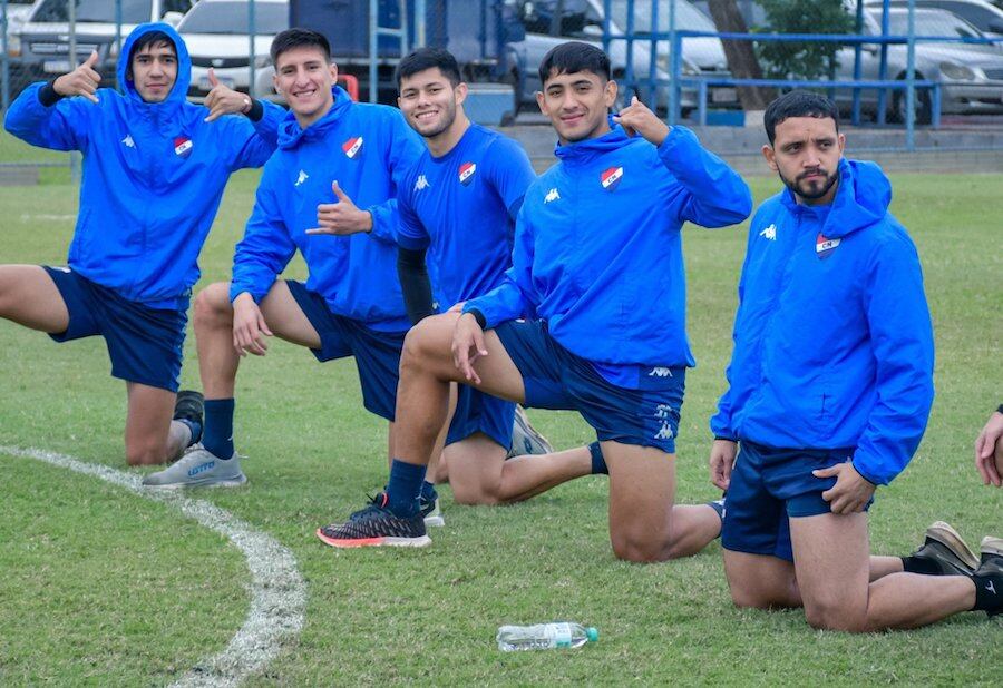 Diego Duarte (último de la derecha) se va a préstamo a un club de
Portugal.FOTO: CLUB NACIONAL