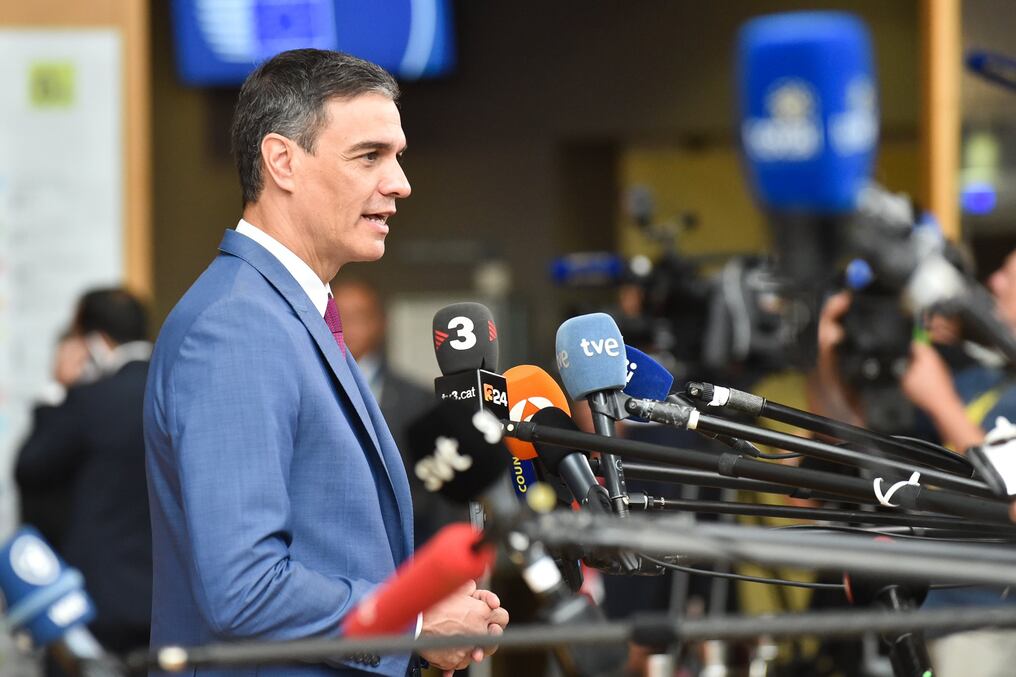 Sánchez, en el poder desde 2018, indicó que comparecerá “ante los medios de comunicación (...) el próximo lunes, 29 de abril” para dar a conocer su decisión. Foto: @eu2023es