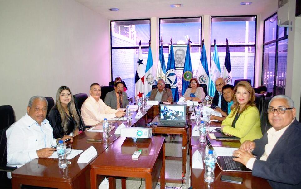 Sesión de Junta Directiva del Parlamento Centroamericano, encabezada por el presidente Amado Cerrud, en Managua (Nicaragua). Foto: Parlacen
