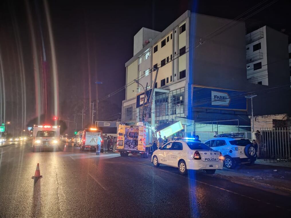 Bomberos Voluntarios y efectivos de la Policía Nacional acudieron al lugar del accidente. Foto: Gentileza