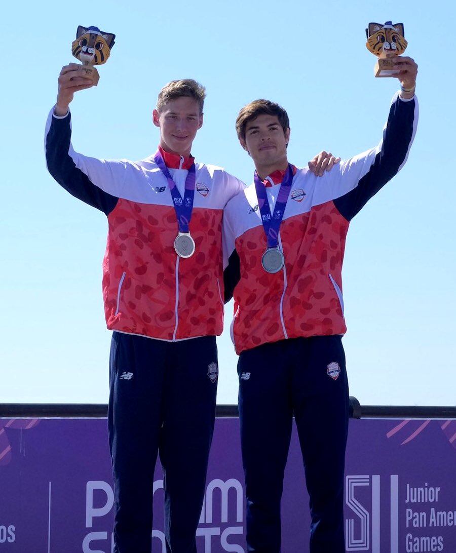 Los remeros Nicols Villalba y Nicols Invernizzi lograron la medalla de plata en Dos sin timonel.FOTO: COP