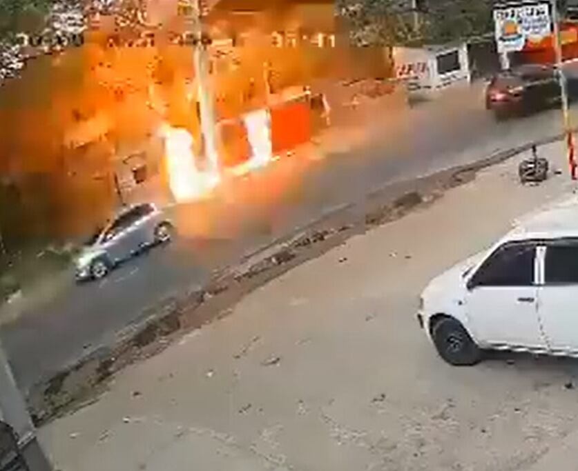 El hombre fue identificado como Hugo Antonio Cabrera Enciso, de 39 años, que luego de recibir la descarga salió caminando del sitio. Foto: Captura pantalla