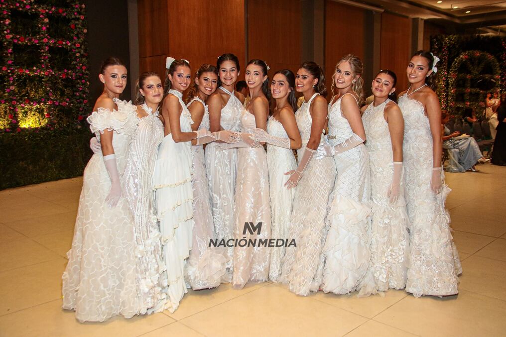 Mucha emoción, en una fiesta inolvidable viven las jovencitas en su noche de presentación en sociedad. Foto: Eduardo Velázquez