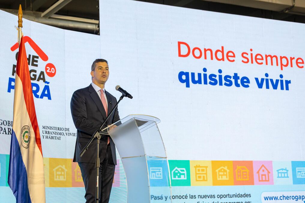 El presidente Santiago Peña señaló que el programa Che Róga Porã 2.0 se consolida como una herramienta clave dentro de la política habitacional del país. Foto: Gentileza