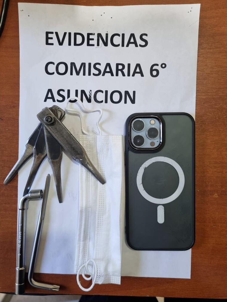 Las evidencias incautadas en poder del detenido.