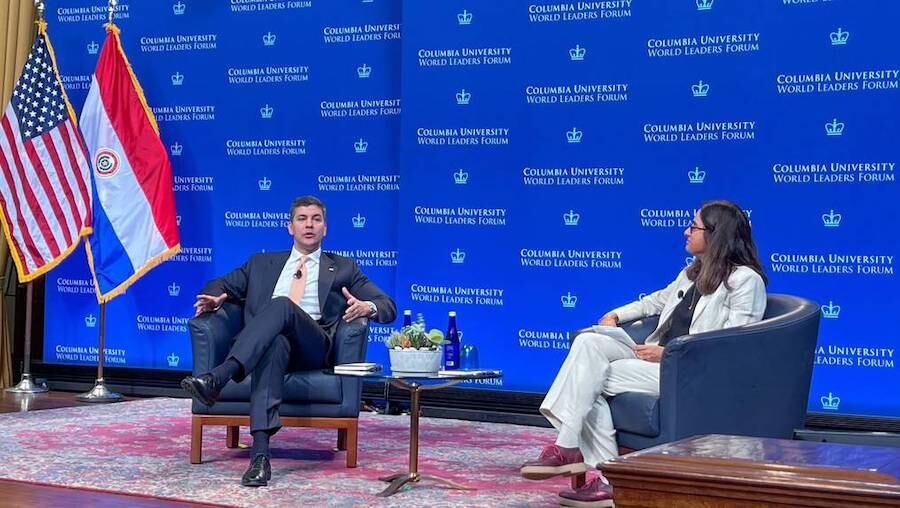 El presidente de la República, Santiago Peña, participó del Foro Mundial de Líderes en la Universidad de Columbia donde respondió a las consultas de los participantes. Foto: Gentileza
