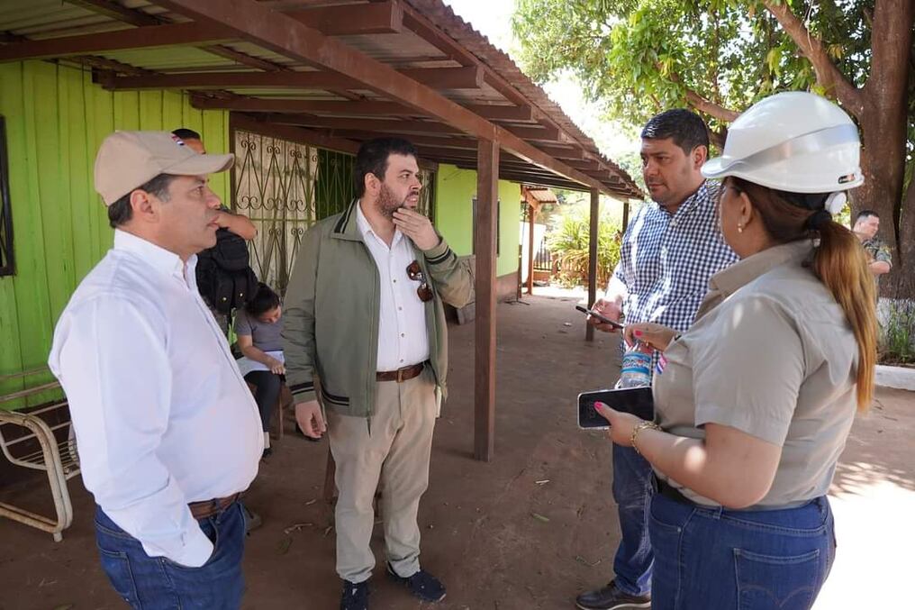La operación, que contó con el acompañamiento del titular de la Ande, Ing. Félix Sosa, y del fiscal José Godoy de la Unidad N° 3 de la Fiscalía local, tuvo como objetivo desmantelar una conexión directa. Foto: Gentileza