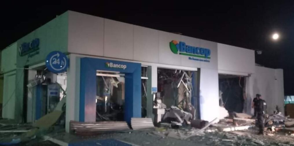 Dos guardias de seguridad que custodiaban los negocios aledaños al banco también fueron repelidos con balaceras por los malvivientes. Foto: Gentileza