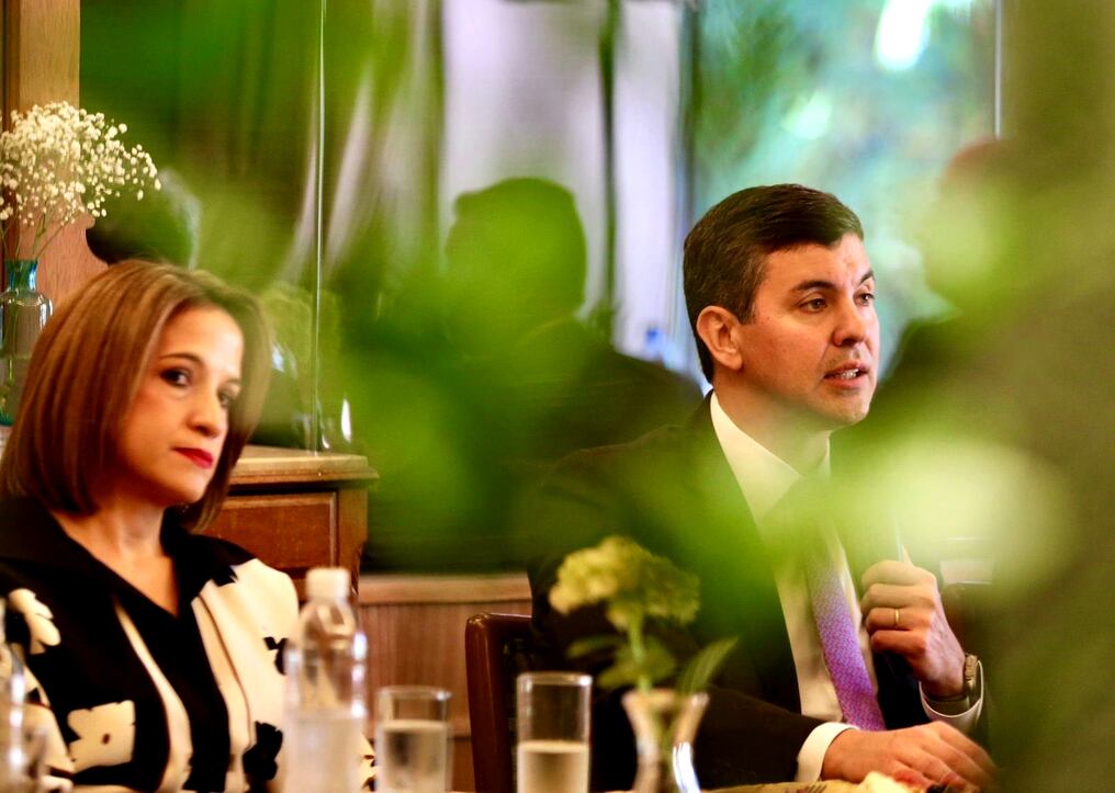 El presidente electo Santiago Peña designó a la economista Lea Giménez, además de José Alberto Alderete, para su equipo de transición. Foto: Gentileza