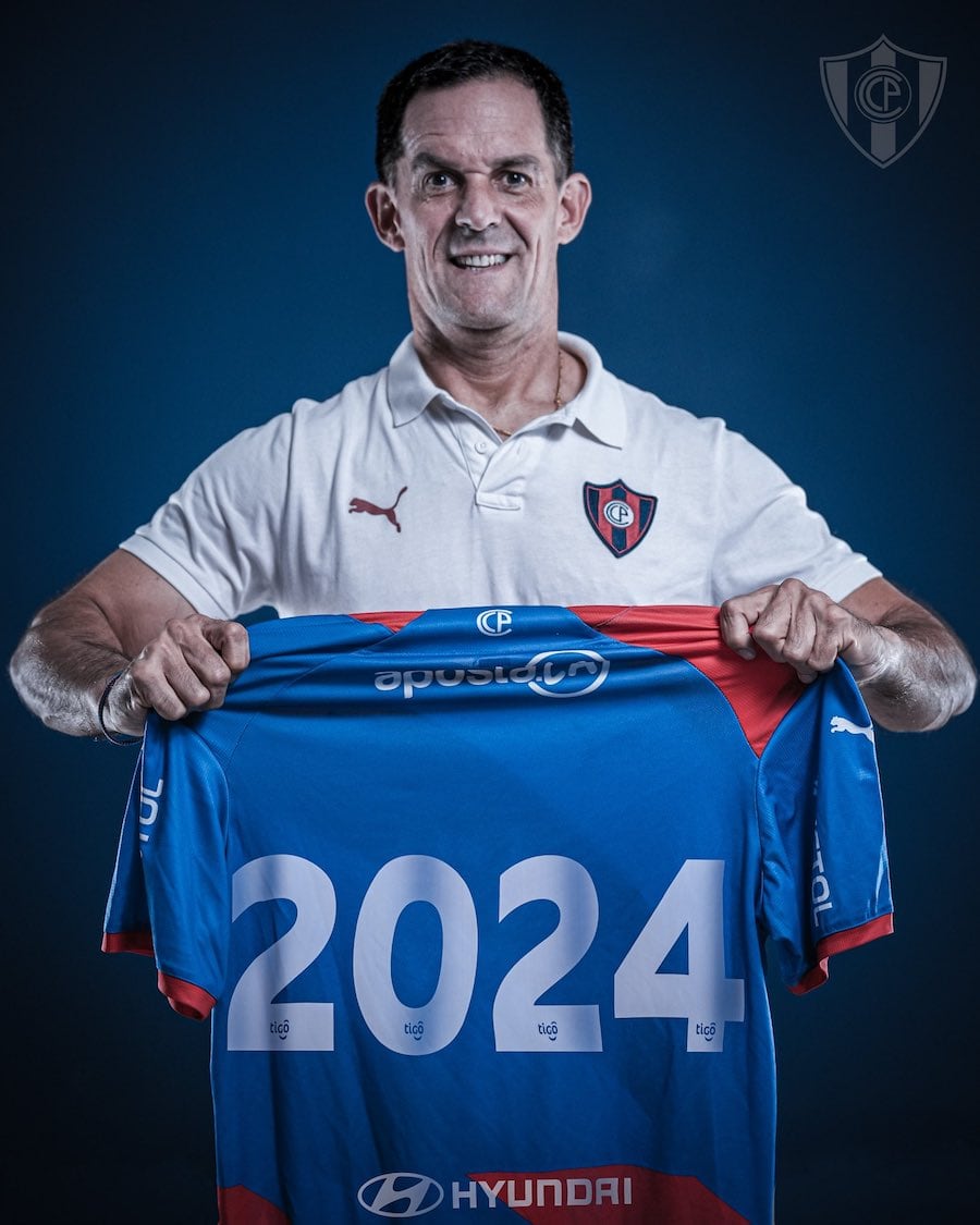 El argentino Víctor Bernay, con la casaca de Cerro Porteño 2024. Así fue confirmado para seguir en el Ciclón.FOTO: CLUB CERRO PORTEÑO