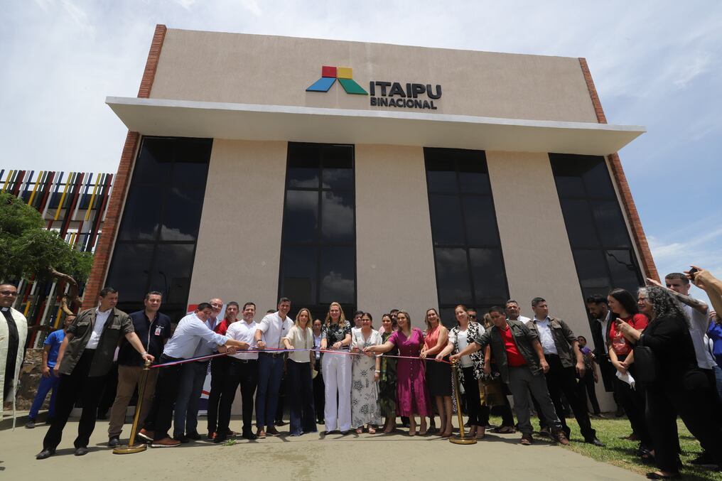 El ministro Juan Carlos Baruja destacó en la inauguración del hogar de adultos mayores que el barrio San Francisco “hoy resurge luego de años de desidia".  Foto: Gentileza