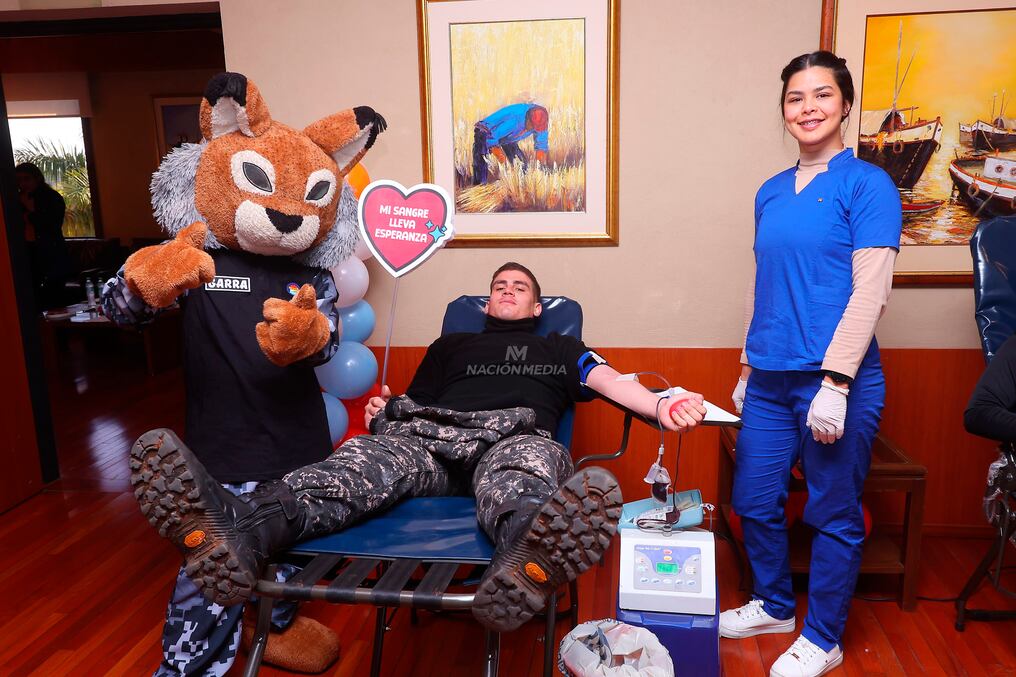 Agentes del grupo Lince también donaron sangre. Foto: Matías Amarilla