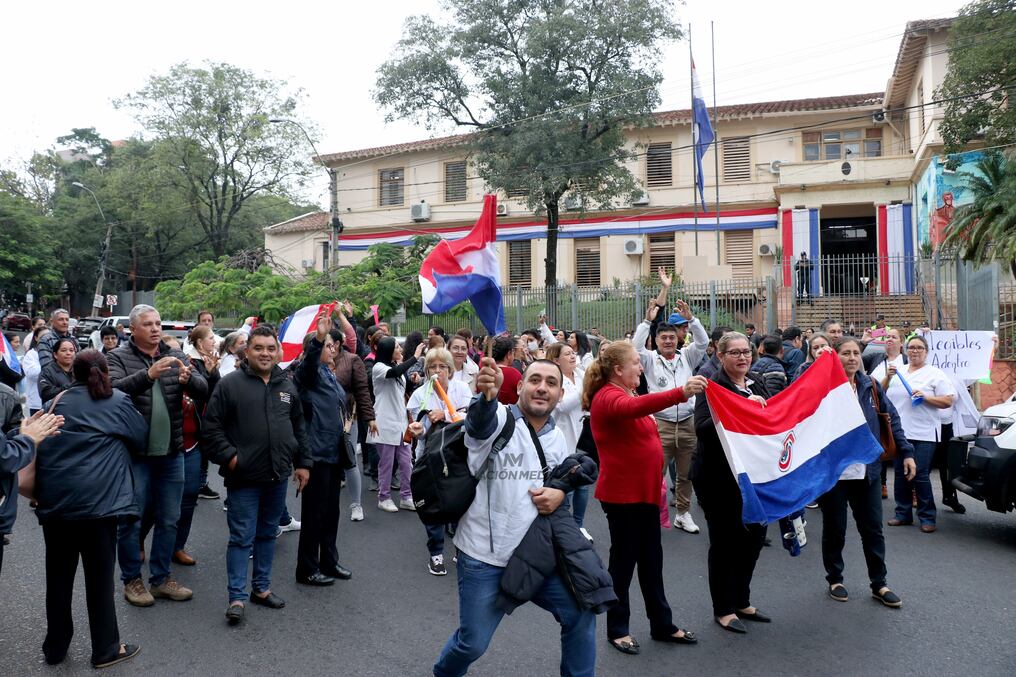 La Asociación Paraguaya de Enfermería es la agrupación que encabeza la movilización, contando con el apoyo de las 17 filiales en todo el país. Foto: Nadia Monges