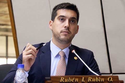 El diputado Rubén Rubin aseguró estar conforme con el informe de las autoridades de la Fiscalía General, Ministerio del Interior y el comandante de la Policía Nacional y expresó su total respaldo a las autoridades. Foto: Archivo