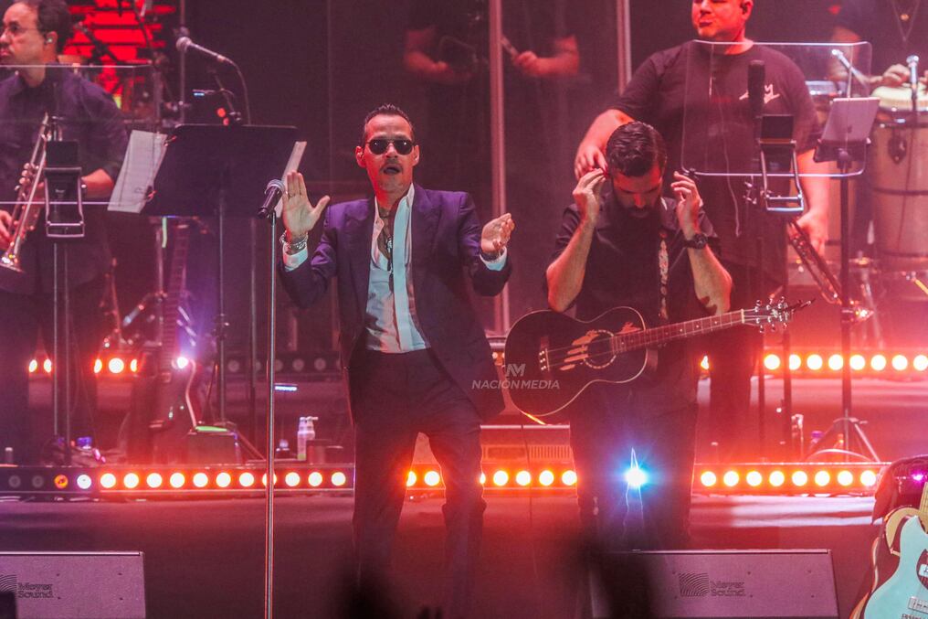 “Mba’éichapa”, saludó Marc Anthony tras subir al escenario. Foto: Cristóbal Núñez