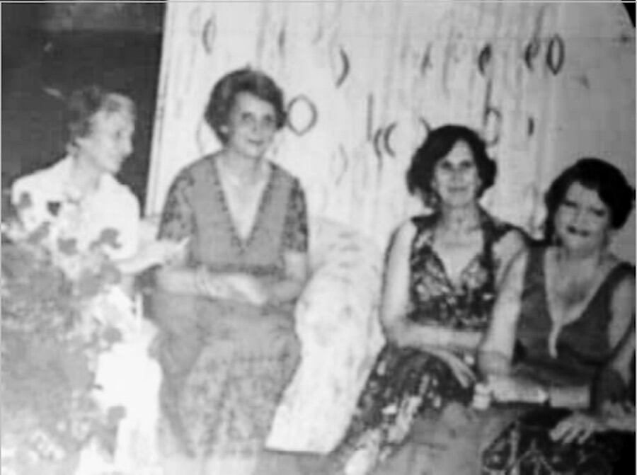 Pioneras del Denide: Beba Ramos de Catrambí, Kilí Caballero Gatti de Pfannl, Madó Balanzá de Sarubbi y Graciela Cardozo Saguier de Ávila. Asunción c. 1970