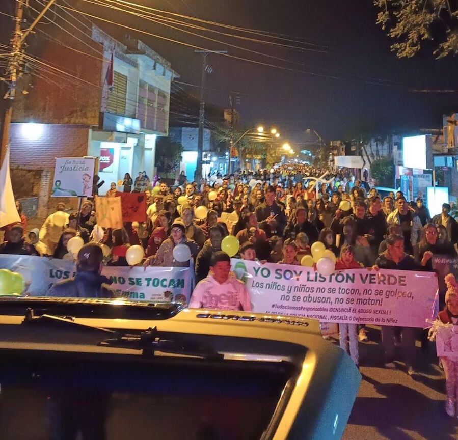 La multitudinaria marcha comenzó a las 18:30 y contó con la participación de autoridades locales, religiosas, actores civiles y del sector público. Foto: Rocío Gómez