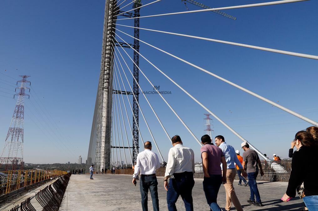 El Puente Héroes del Chaco está transitando su etapa final, recordaron desde el MOPC. Foto: Christian Meza