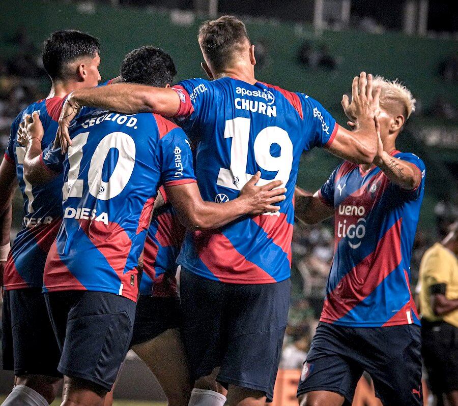 Jugadores de Cerro Porteño festejan el segundo gol de Diego Churín.FOTO: @CCP1912OFICIAL