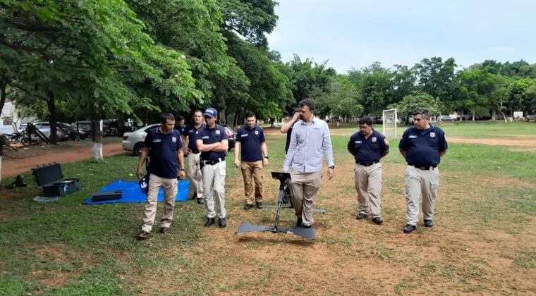 Policía Nacional presenta radares para detectar objetos enterrados bajo el suelo Policía Nacional presenta radares para detectar objetos enterrados bajo el suelo
