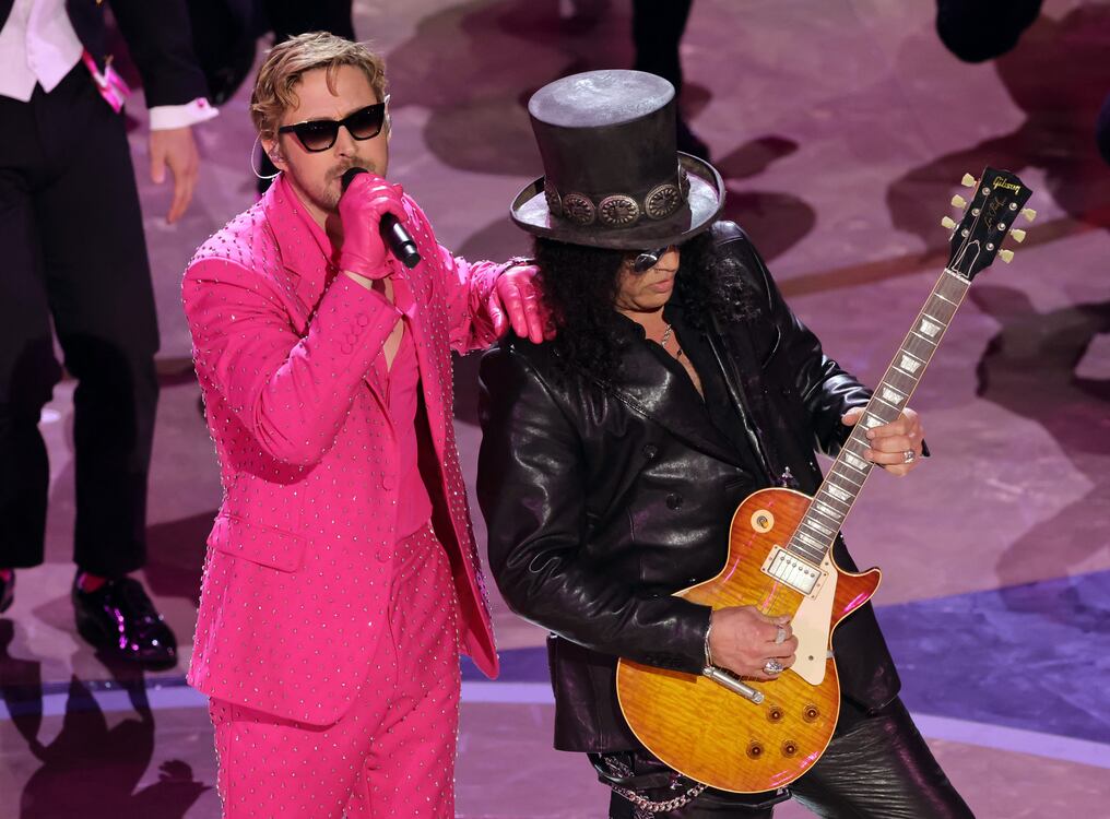 El actor de “Barbie” contó con Slash, guitarrista de Guns N’ Roses, para interpretar “I’m Just Ken”. Foto: AFP