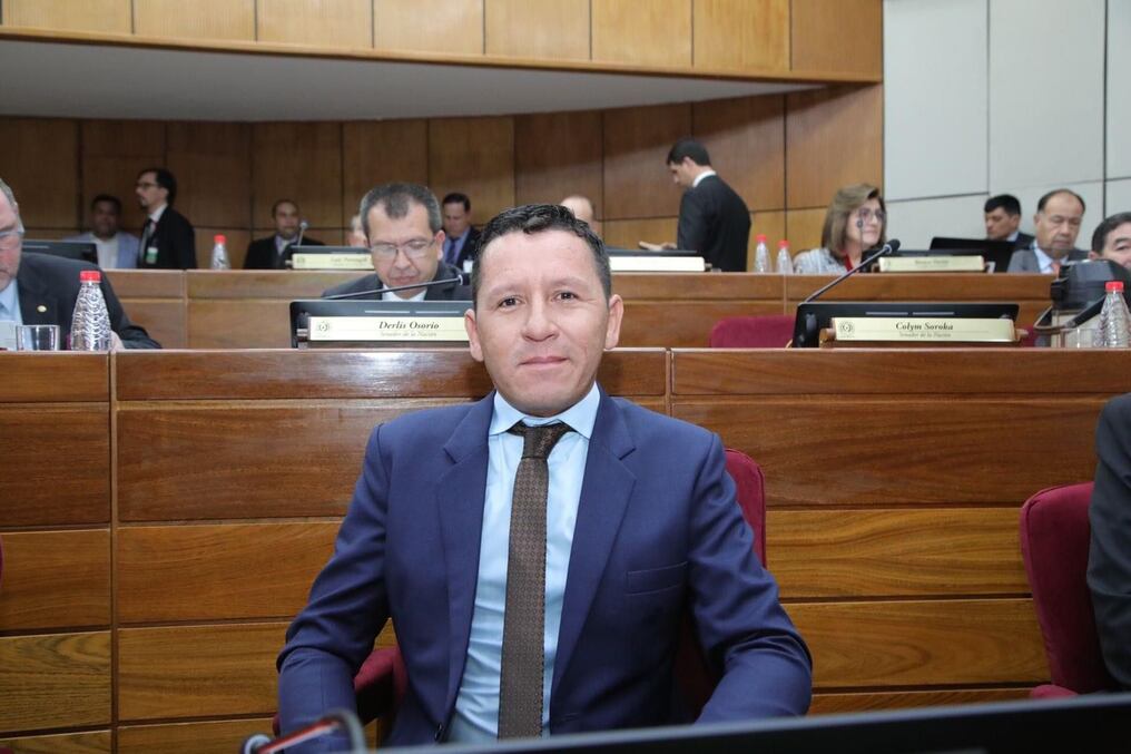 "Qué le hace una raya más al tigre", dijo Javier Vera ante la consulta de si renunciaría a su partido. Foto: Gentileza