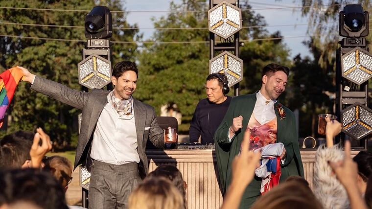 Diego Urizar y Sebastián Campos Cervera en el festejo de su boda simbólica. Foto: El Faro Bodas