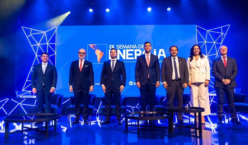 El mandatario Santiago Peña encabezó la apertura de la IX Semana de la Energía en la ciudad de Asunción. Foto: Gentileza 
