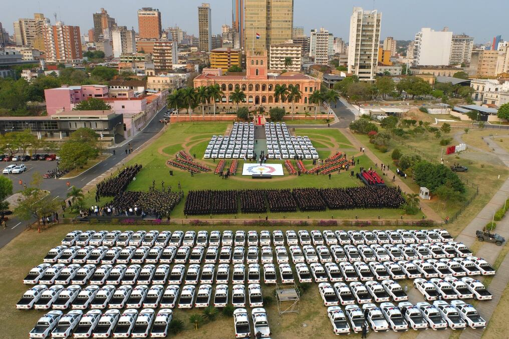 Itaipú Binacional realizó la primera entrega de 250 nuevas patrulleras,100 motocicletas y 1.500 chalecos antibalas. Foto: Gentileza