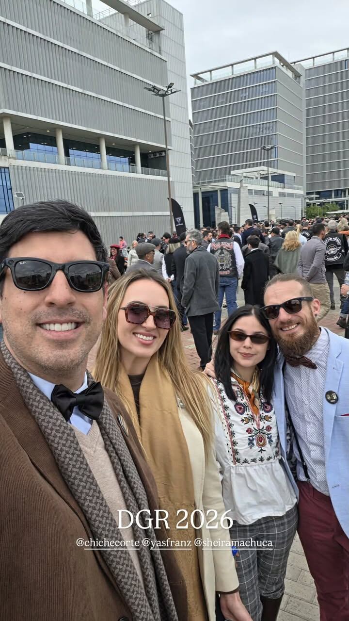 Chiche Corte junto a Yasmin Franz y unos amigos en la zona del Puerto de Asunción. Foto: Instagram - @chichecorte