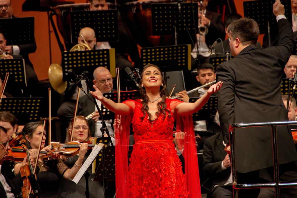 La artista paraguaya durante un concierto de la Orquesta Sinfónica de la Ciudad de Asunción (OSCA) en 2024. Foto: Gentileza