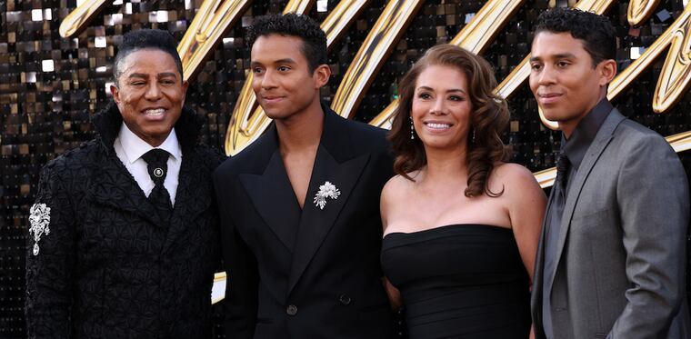 Jermaine Jackson, Jaafar Jackson, Alejandra Genevieve Oaziaza y Jermajesty Jackson, en la alfombra roja de “Michael”. Valerie Macon / AFP