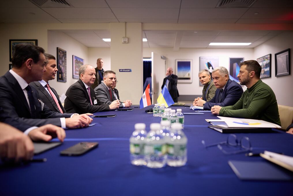 El presidente Santiago Peña estuvo acompañado de algunos de sus ministros. Foto: Gentileza