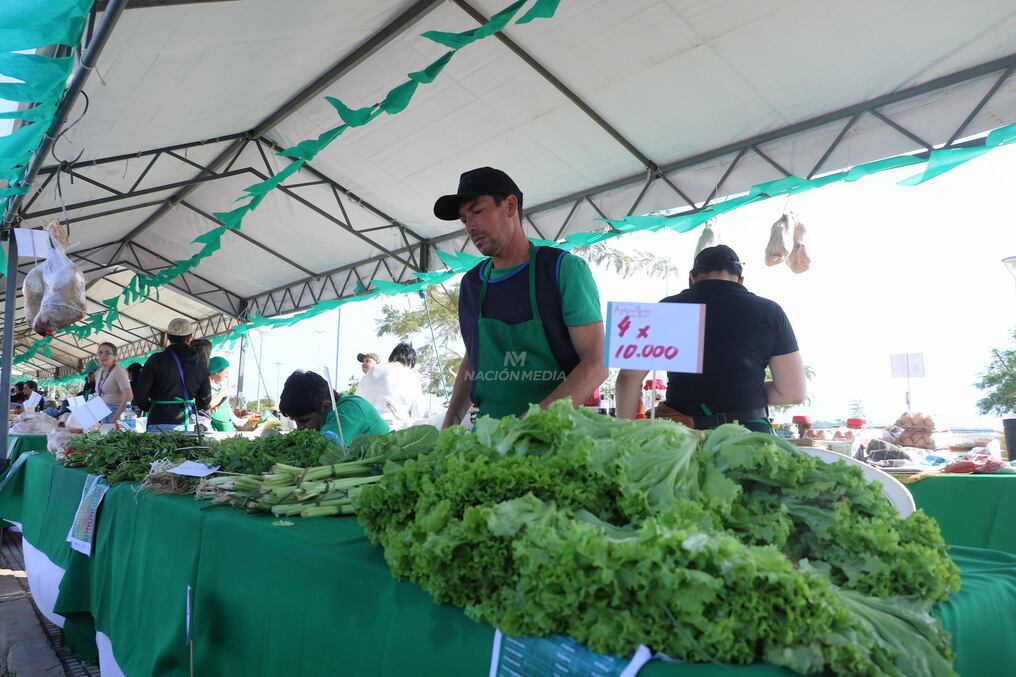 El ministro de Agricultura y Ganadería, Carlos Giménez, indicó que con las ferias se está vinculando al sector productivo con los canales de venta. Foto: Archivo