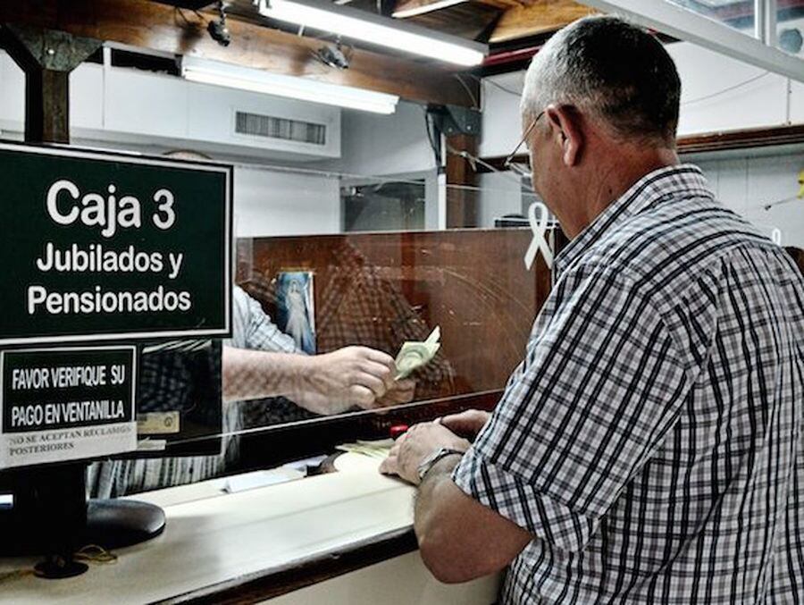 Los pedidos de jubilación que ingresen en marzo, se tomarán los último 38 salarios del cotizante, si se pide en abril se calculará por 39 salarios y así respectivamente. Foto: Archivo