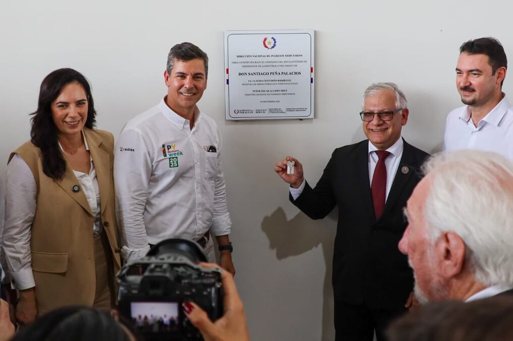 El presidente Santiago Peña encabezó la entrega de las instalaciones del Centro de Control Fronterizo. Foto: Itaipú