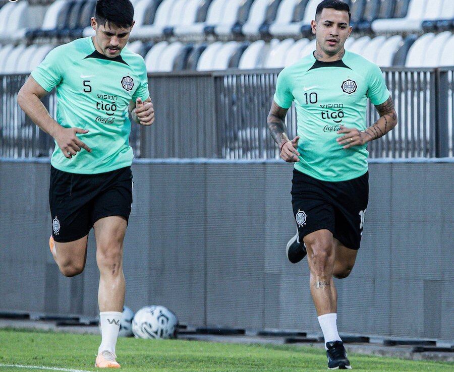 Saúl Salcedo y Derlis González ya estarán a disposición del Chiqui Arce para el partido de mañana ante Ameliano,FOTO:@ELCLUBOLIMPIA