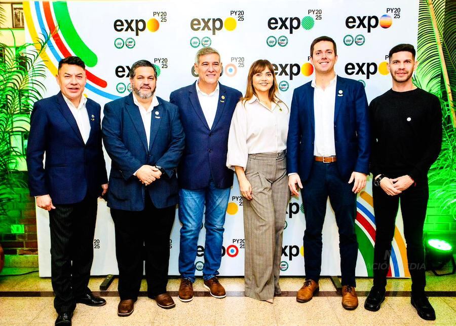 Luis Quintana, Mario Pereira, Amado Rodríguez, Mirian Sabina González, Javier Ramirez y Guillermo Cabañas