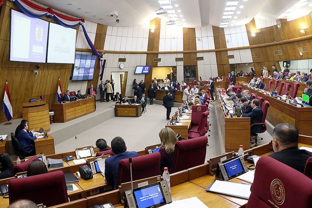 Las personas interesadas en las vacancias ofrecidas en la Cámara de Diputados, deberán acercar la documentación correspondiente hasta el Hall Central del Congreso Nacional. Foto: Gentileza