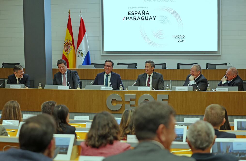 El presidente Santiago Peña aprovechó su reunión con empresarios españoles para resaltar las potencialidades del país e invitar a próximas inversiones en la nación. Foto: Gentileza