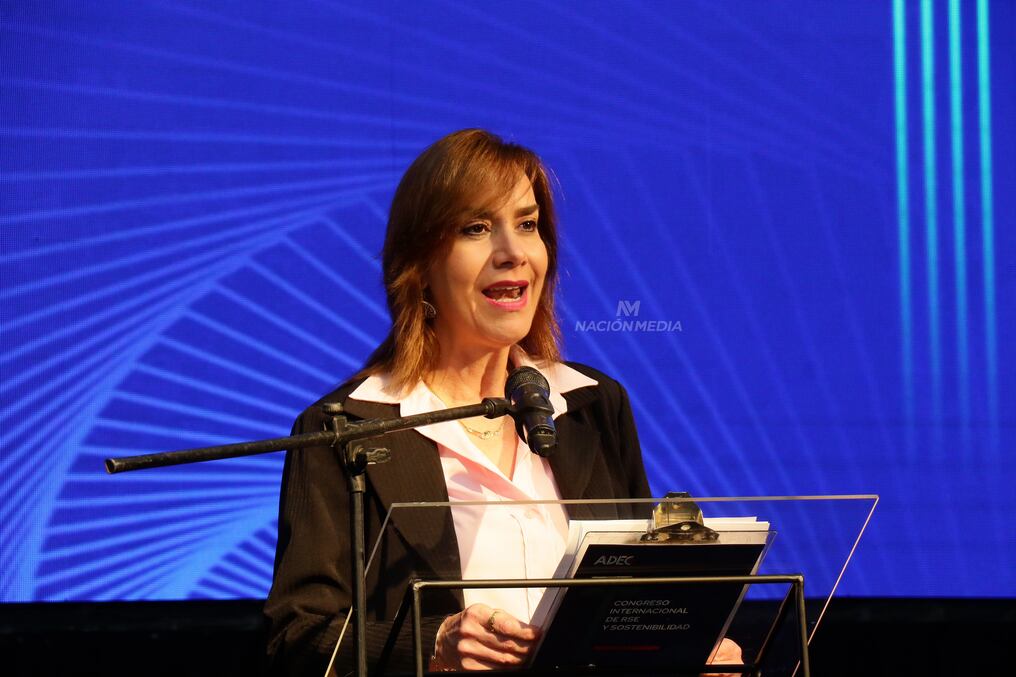 Gloria Ayala Person, presidenta de la Adec, indicó que los líderes empresariales presentes tienen el compromiso compartido de dar forma a un futuro más sostenible. Foto: Néstor Soto