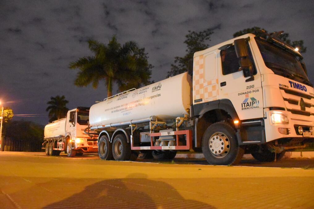 Este lunes partió desde el Comando del Ejército una nueva carga con 180.000 litros de agua potable. Foto: @maviportillo