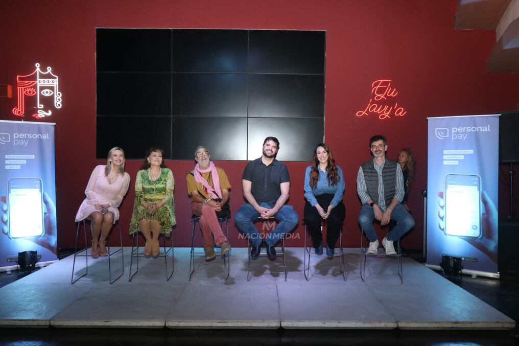 El elenco de la próxima puesta teatral celebró su lanzamiento el martes pasado en el Casino de Asunción. Foto: Cristóbal Núñez