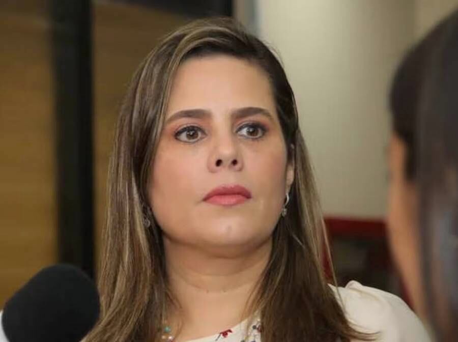 En un intento de defender a su protegido José Luis Torales, la senadora Kattya González arremetió contra las publicaciones que expusieron las irregularidades del ahora expresidente del PEN. Foto: Gentileza