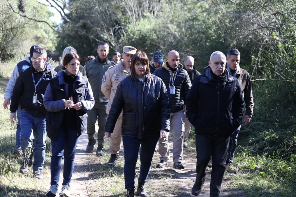 La ministra de Seguridad de Argentina encabezó este domingo un rastrillaje en la localidad correntina 9 de Julio. Foto: @PatoBullrich
