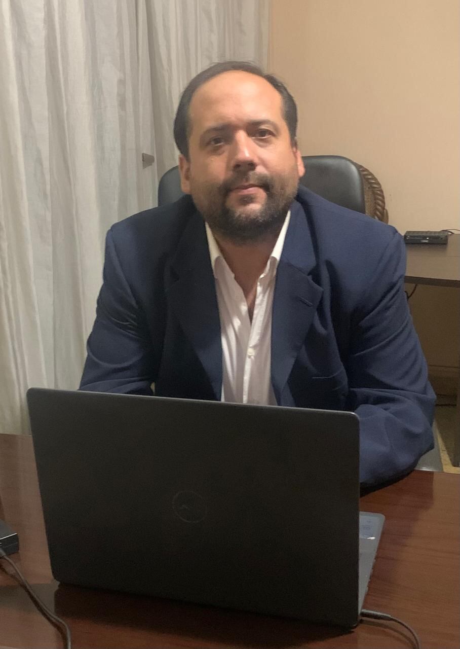El presidente de la Asociación Paraguaya de Productores de Cerdos (APPC), Enzo Mannarini, explica lo que está sucediendo con los precios de los animales. Foto: Gentileza 