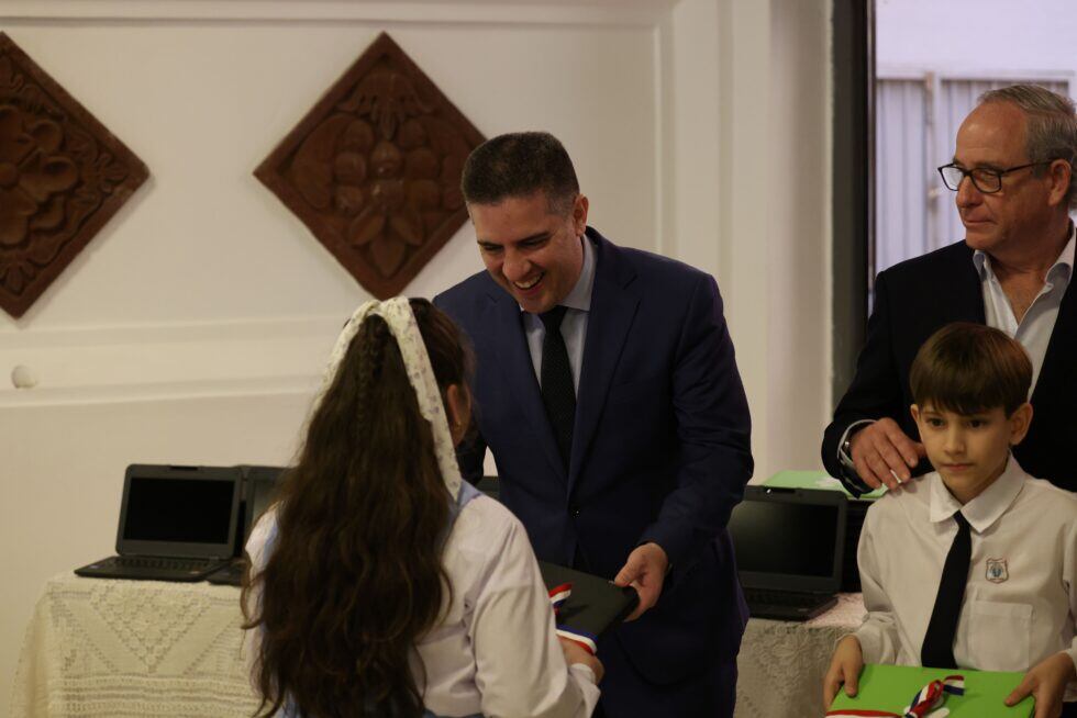 El ministro Gustavo Villate indicó que el convenio comenzó a desarrollarse en Cordillera. Foto: Gentileza