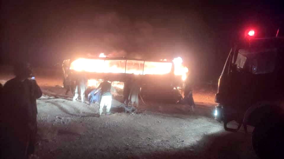 El autobús llevaba afganos que se devolvían a Kabul desde Irán. Foto: Redes sociales