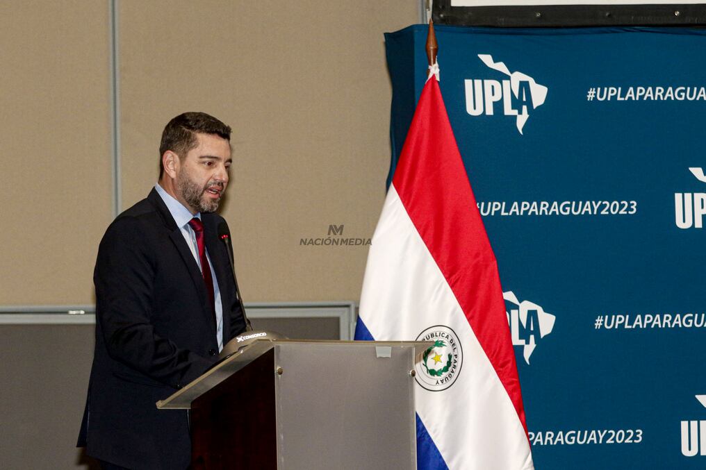 El vicepresidente de la República, Pedro Alliana, fue el primer disertante en la jornada de este viernes en el marco de la serie de actividades de la UPLA en Paraguay. Foto: Eduardo Velázquez